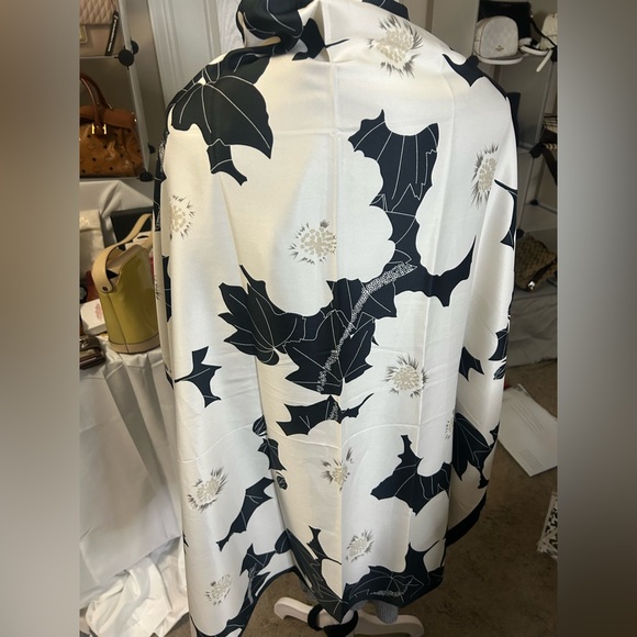 COPY - New White Flower CC Vibes Scarf - Picture 2 of 2